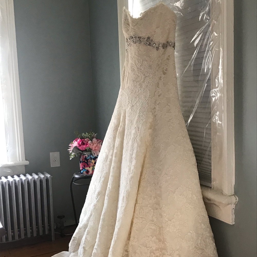 💕 Vera Wang Nathalie-actual VERA not David’s,etc
